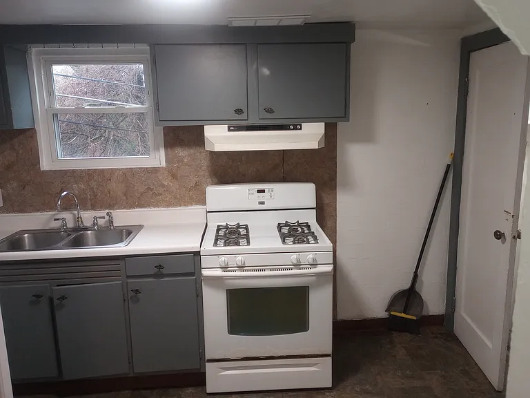 428 Connor St — Photo 12
