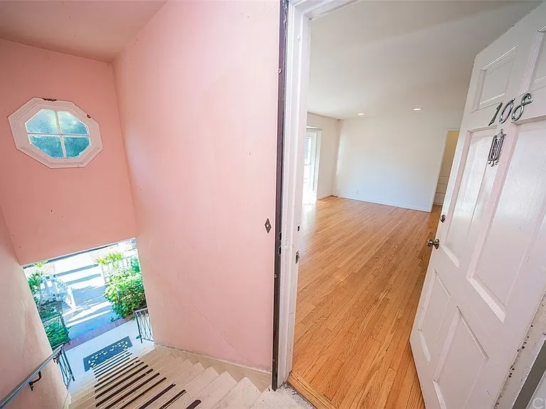 102 Lime Ave #9 — Photo 2