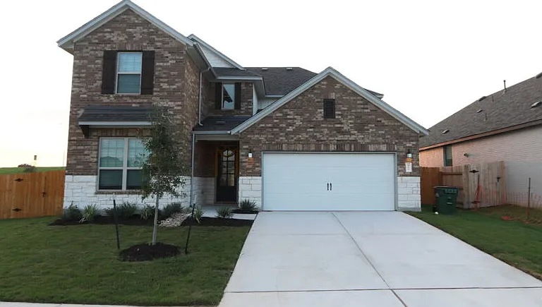 401 Mangold Dr — Photo 2