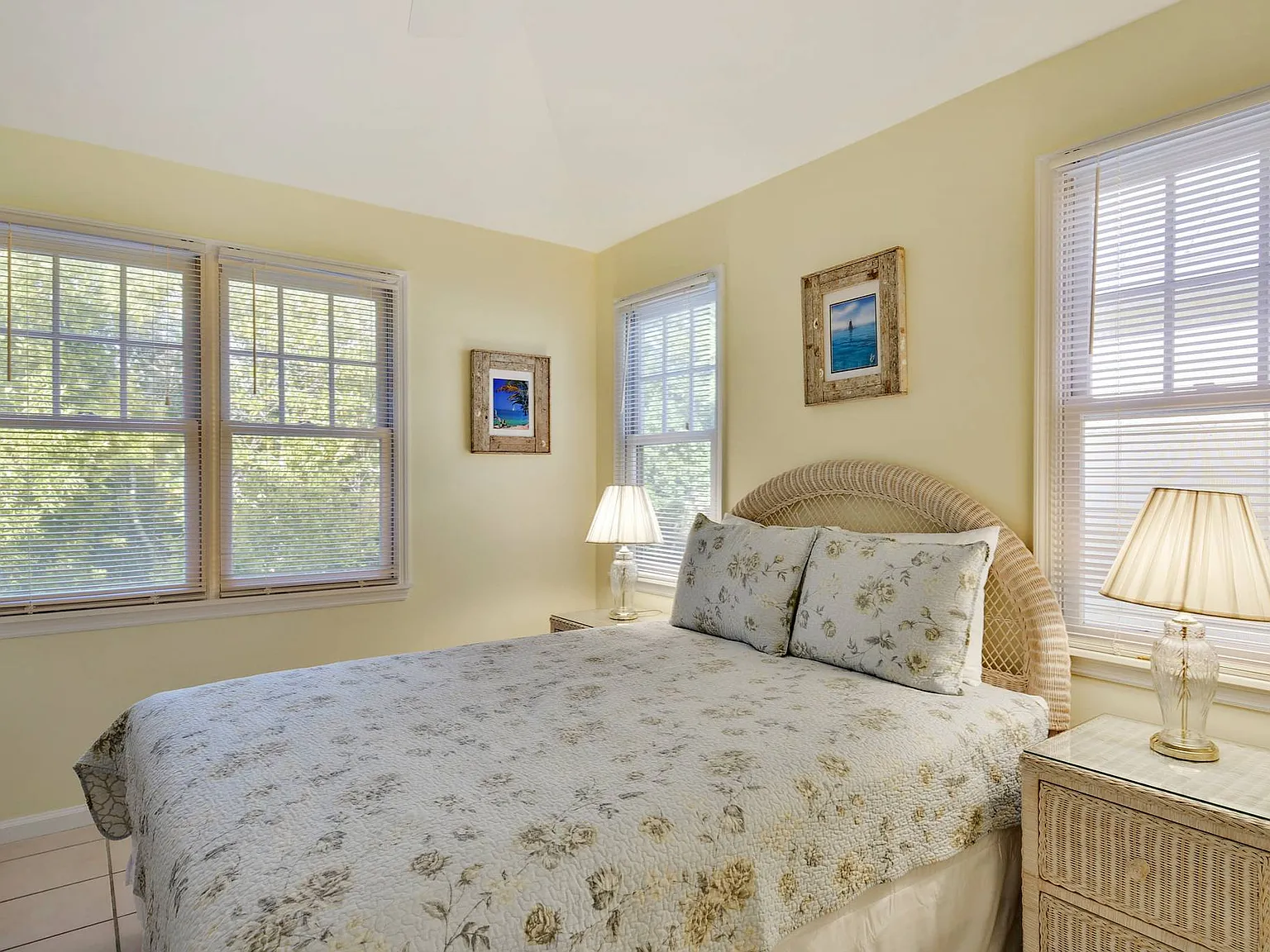 2 bed, 1.5 bath, 806 sqft, $5,000 — Photo 4