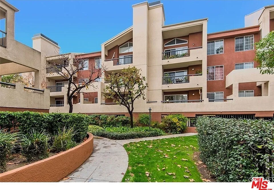 2 bed, 920 sqft, $2,900 — Photo 1