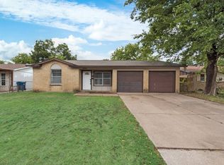 1644 Americana Blvd, Blue Mound, TX 76131