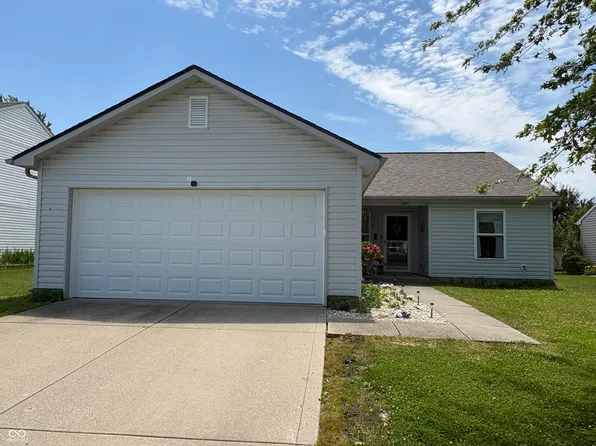 1647 Sweetwater Ln, Greenfield, IN 46140