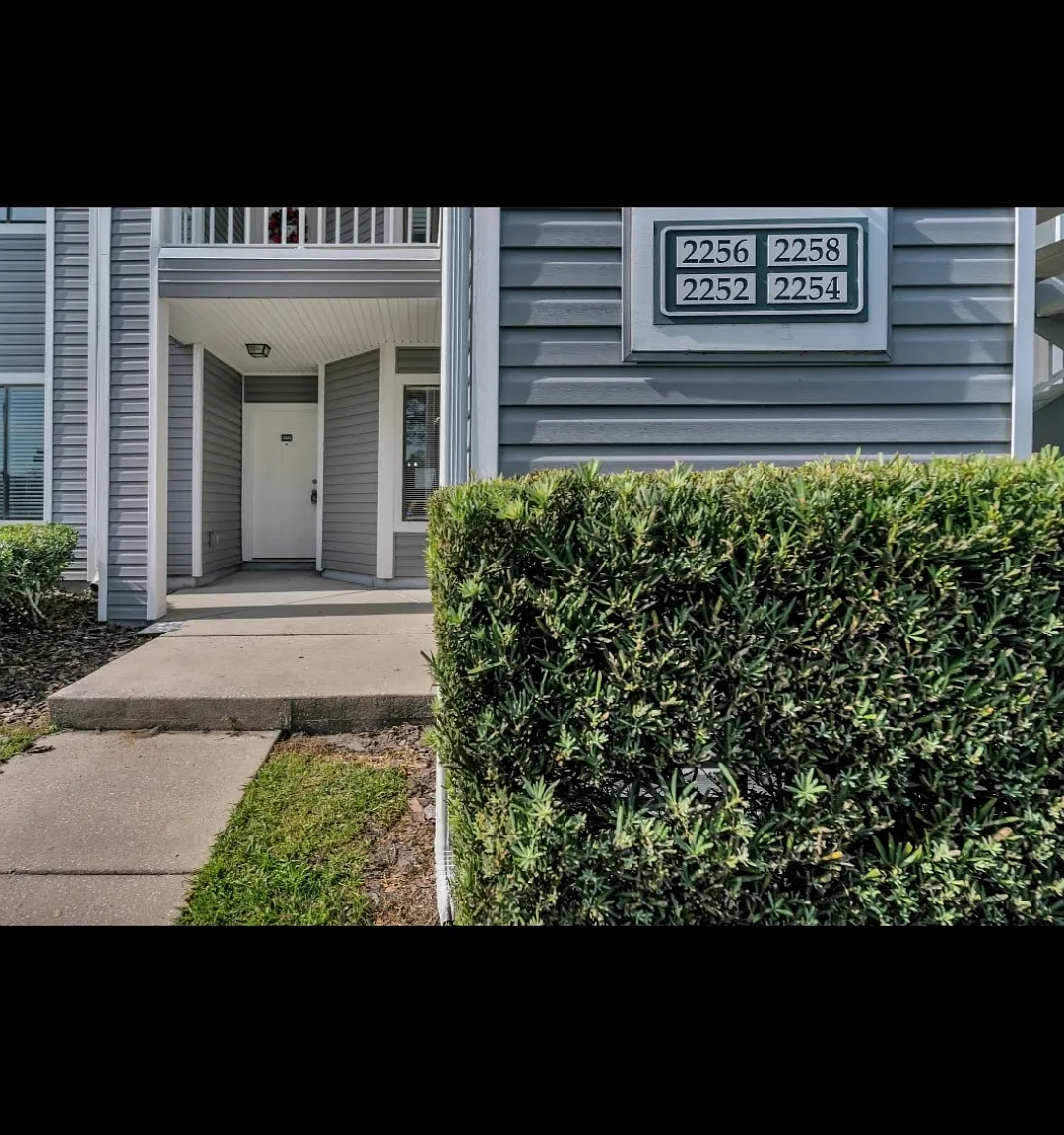 2 bed, 992 sqft, $1,800 — Photo 1