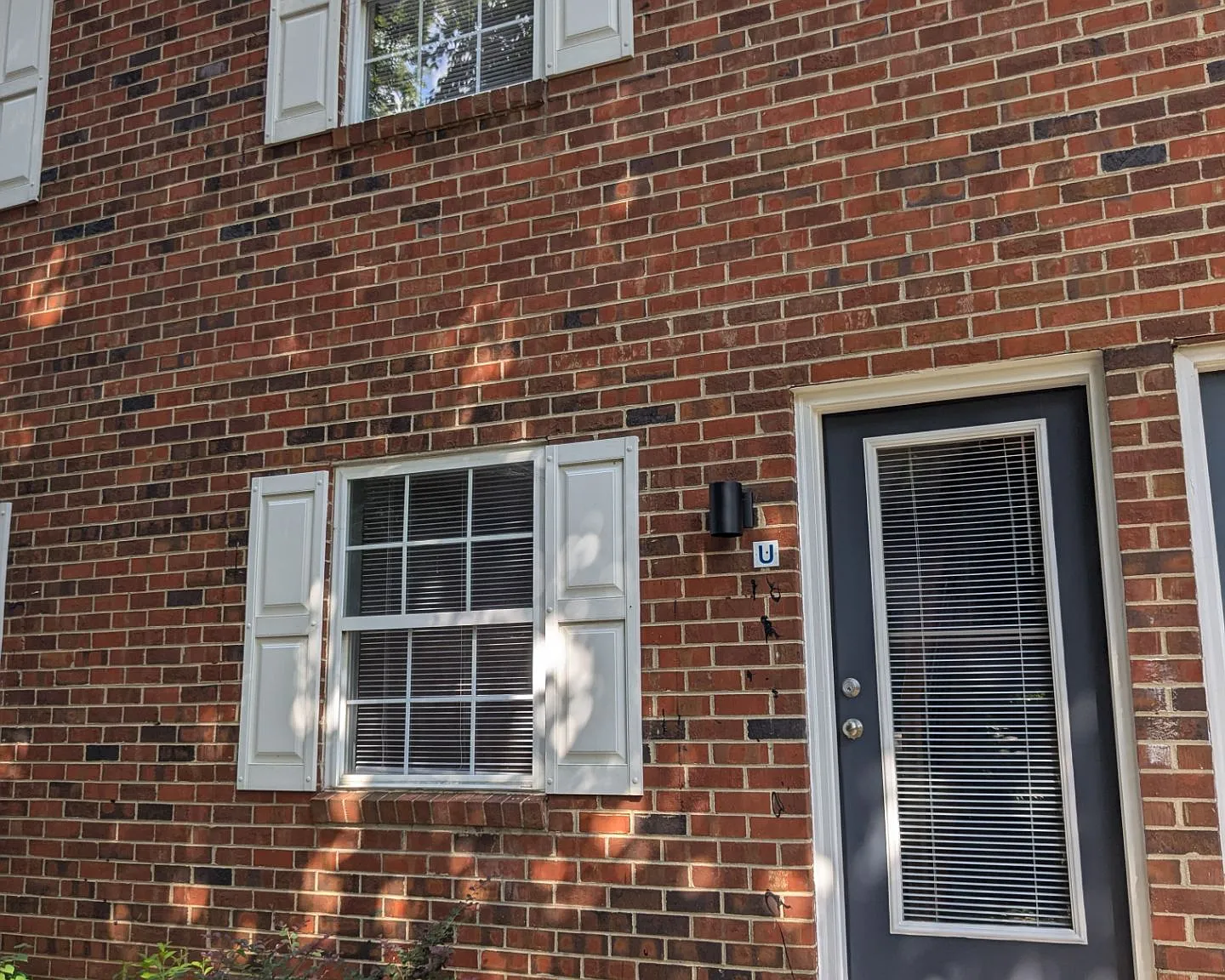 LIV Lakeview — Photo 3
