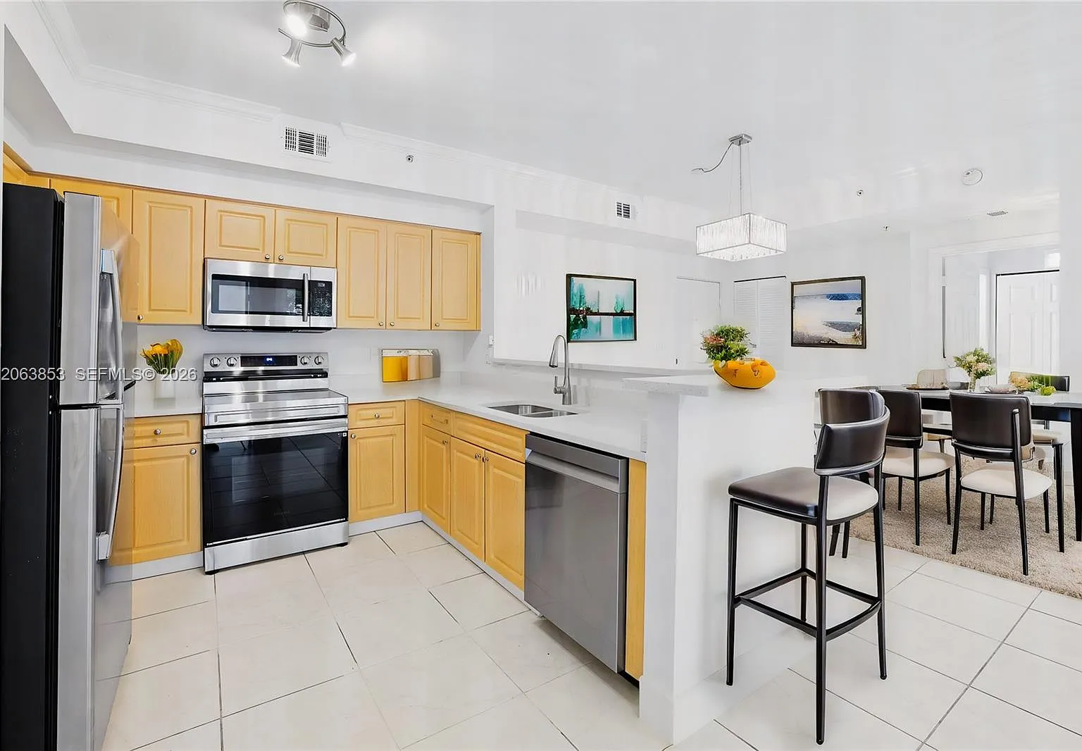 Gables Court Condo — Photo 4
