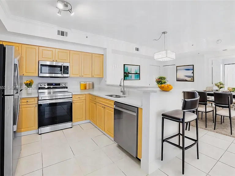 6831 SW 44th St #205 — Photo 3