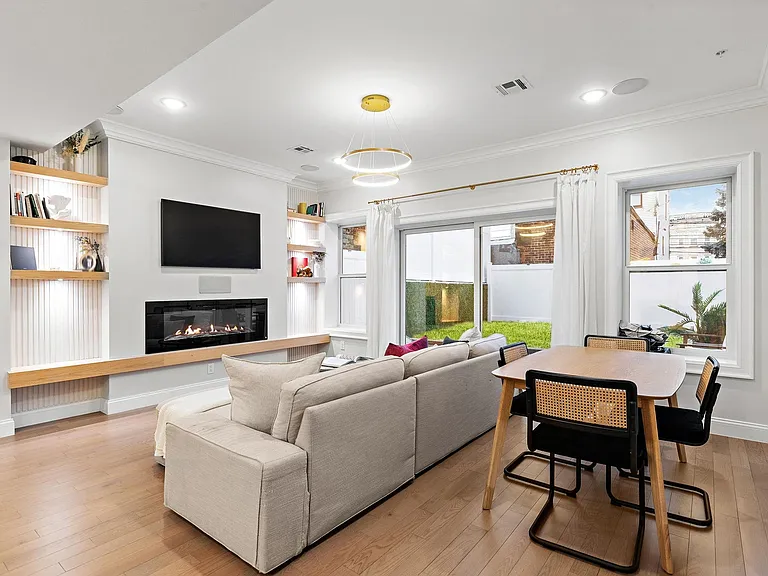 414 New York Ave #A — Photo 4