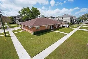 3 bed, 2.0 bath, 1800 sqft, $2,800 — Photo 2