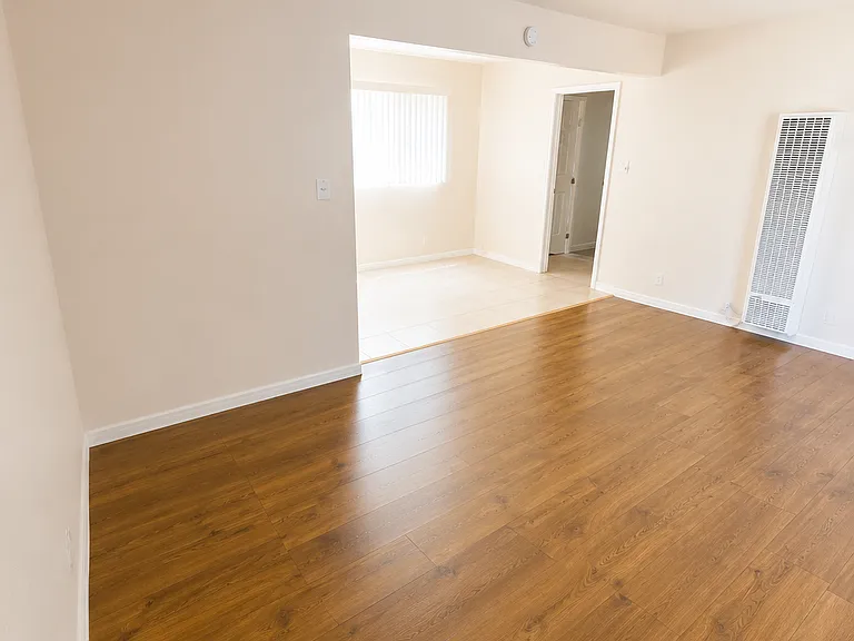 643 E 99th St #10 — Photo 7