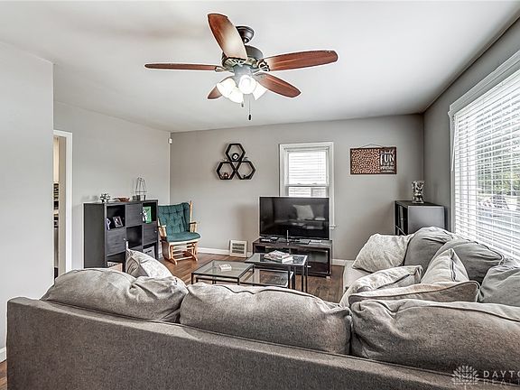 4th image of 1505 Park Dr