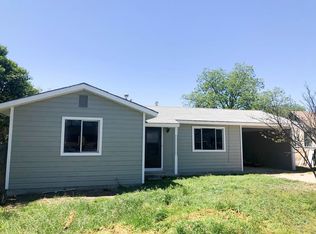 207 E 11th St, Iraan, TX 79744
