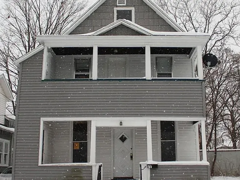 77 Irwin Ave #2 — Photo 2