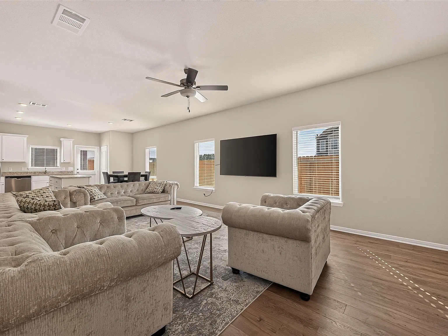 4 bed, 2.0 bath, 1506 sqft, $2,400 — Photo 3