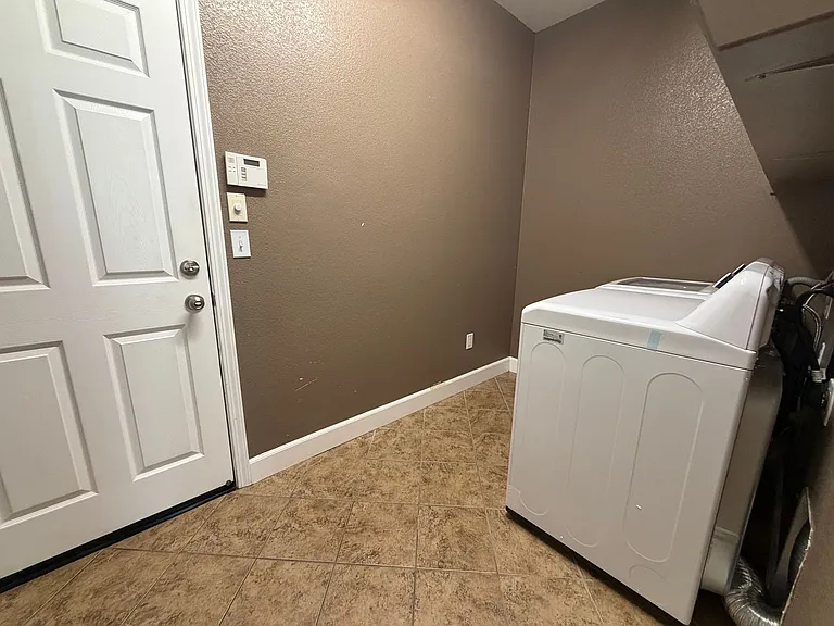 3122 Mowbray Way — Photo 32