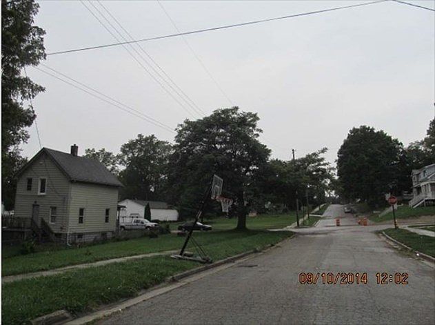 2nd image of 196 Willard St