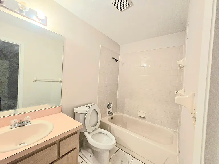 520 SE 30th St — Photo 9