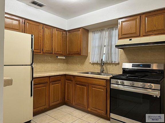 2nd image of 400 W 5th St