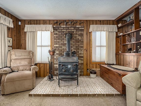 5th image of 46610 Woodland Dr