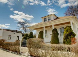 70 Wainwright St, Providence, RI 02904