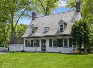 32 Paret Ln, Hartsdale, NY 10530