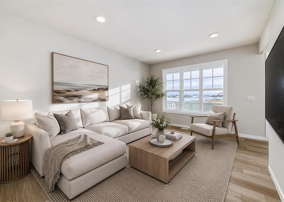1st image of 8 S Savanna Pl NE