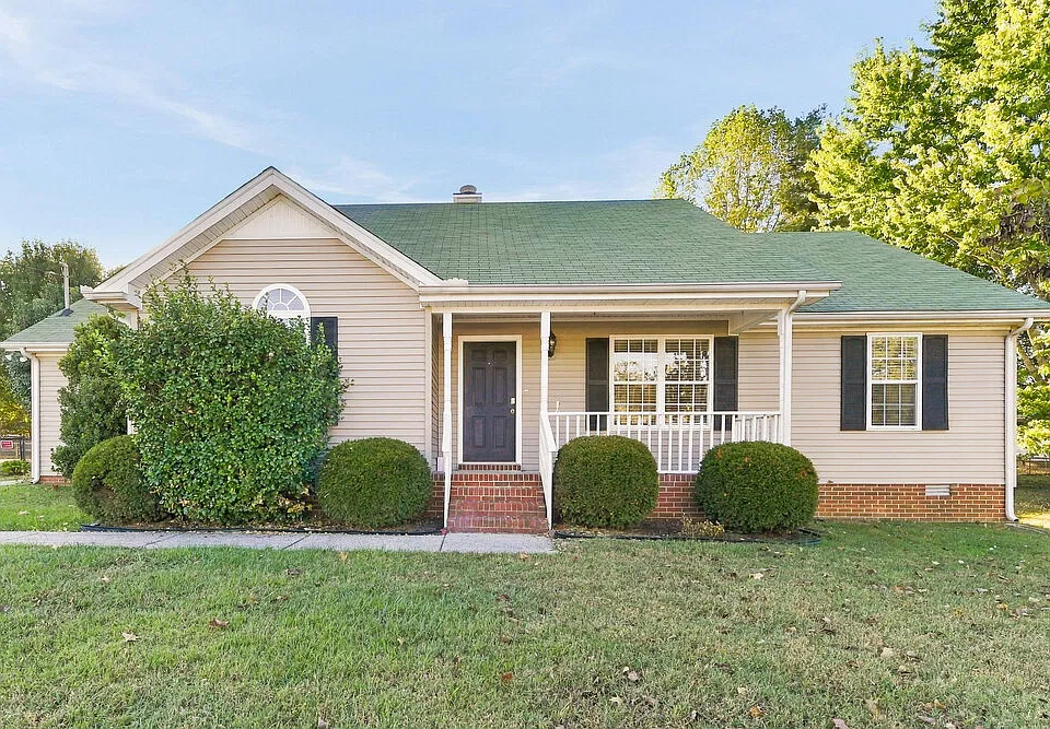 1906 Landmark Ln