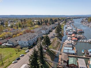 552 NE Bridgeton Rd, Portland, OR 97211