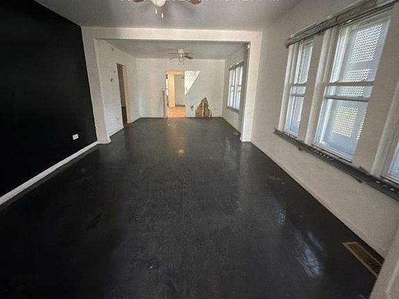 3rd image of 15237 Marshfield Ave