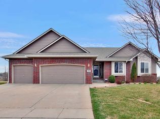 501 E Rolling View Dr, Valley Center, KS 67147