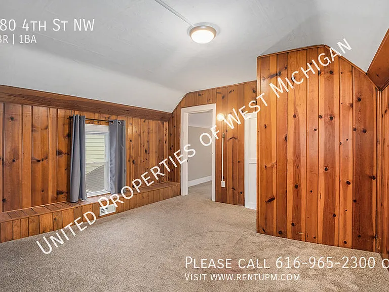 880 4th St NW — Photo 8