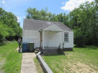 1108 W Division St, Benton, IL 62812