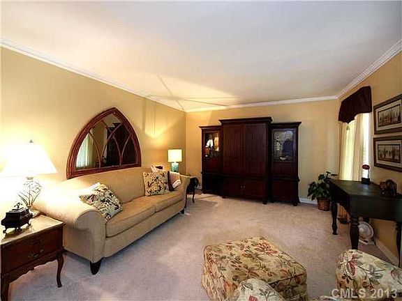 3rd image of 4604 Ovington Cres