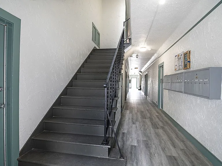 27th Street Studios and One Bedrooms — Photo 28