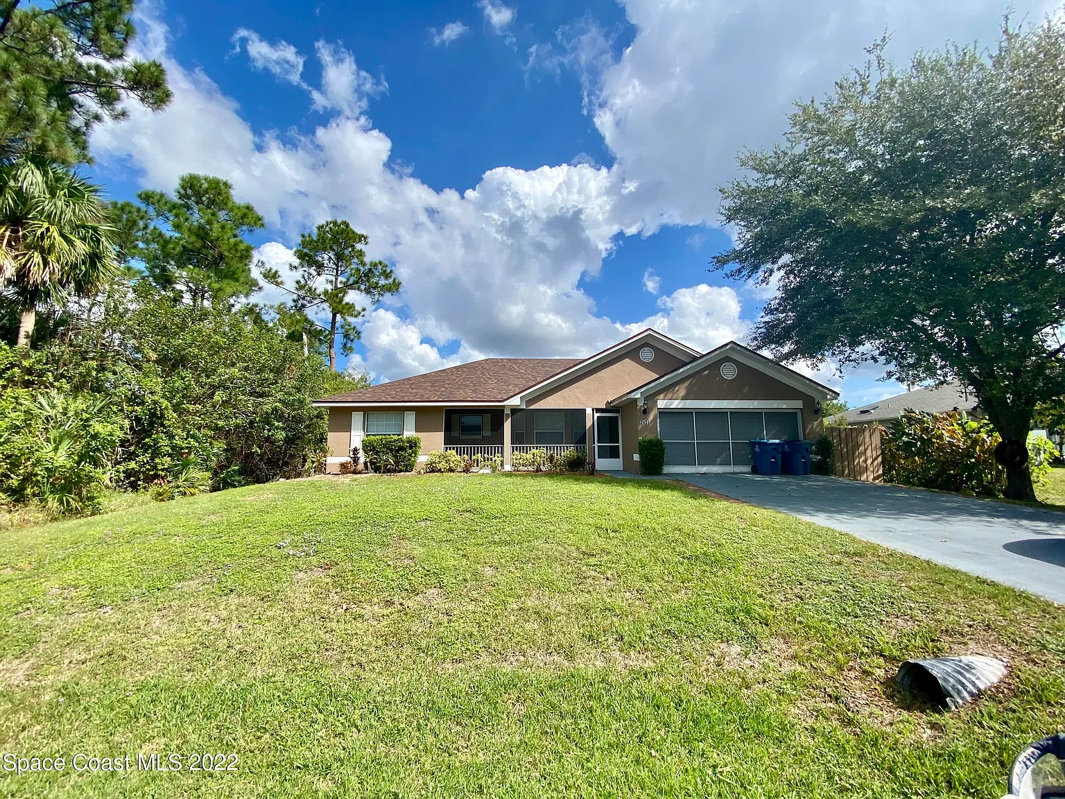3 bed, 2.0 bath, 1556 sqft, $2,100 — Photo 1