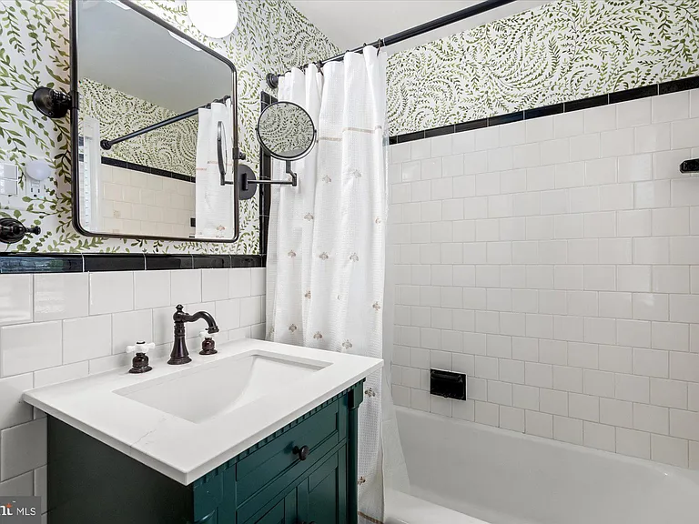 610 Crestwood Dr — Photo 22