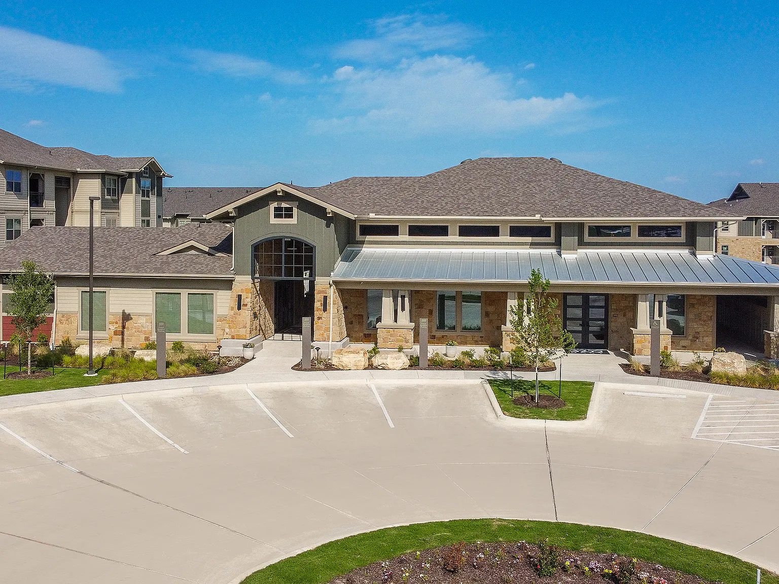 3700 Dacy — Photo 3