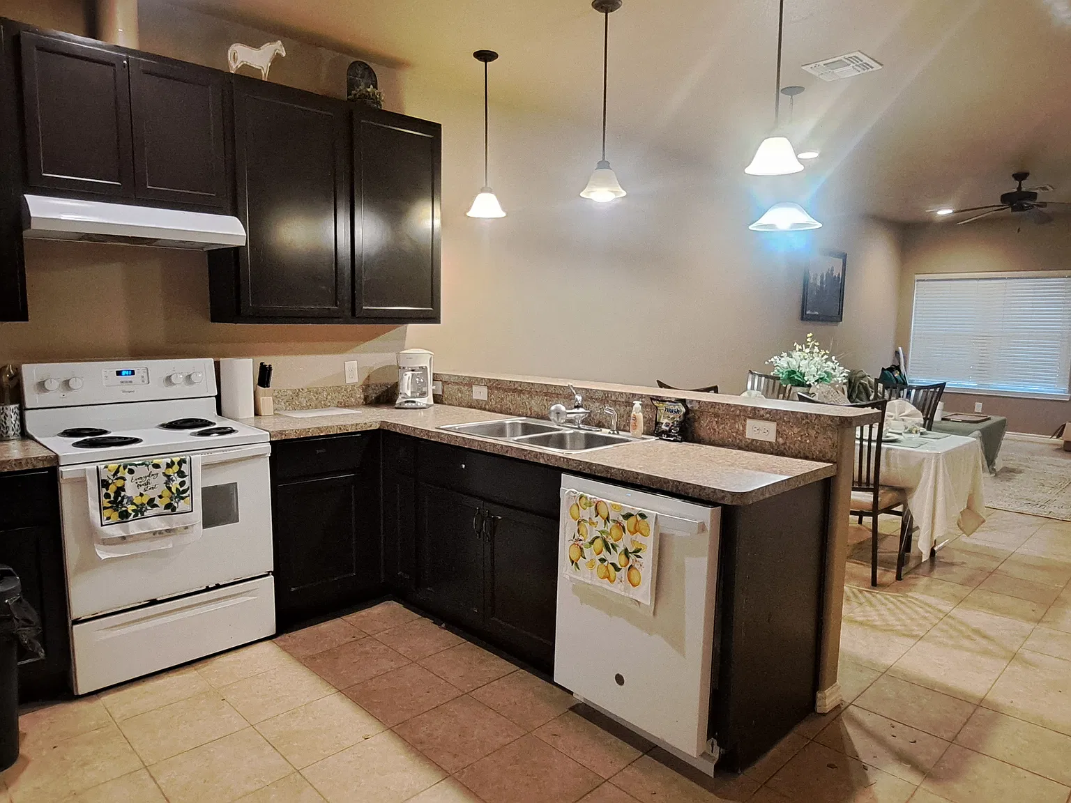 4 bed, 1400 sqft, $1,500 — Photo 3
