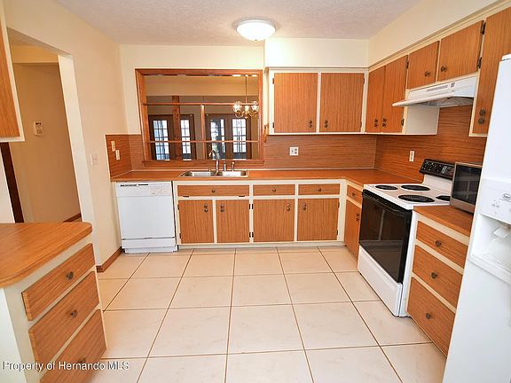 4th image of 909 Candlebrook Ln
