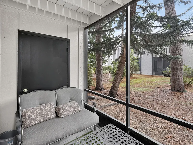 174 Springwood Cir #B — Photo 2