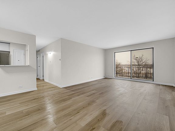 3rd image of 900 W Sunset Dr APT 405