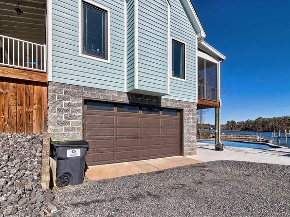 534 N Lakeshore Dr, Gilbert, SC 29054