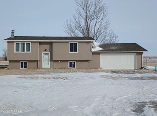 1608 23rd Ave NE, Grand Forks, ND 58203