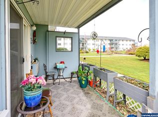 950 Evergreen Rd APT 121, Woodburn, OR 97071