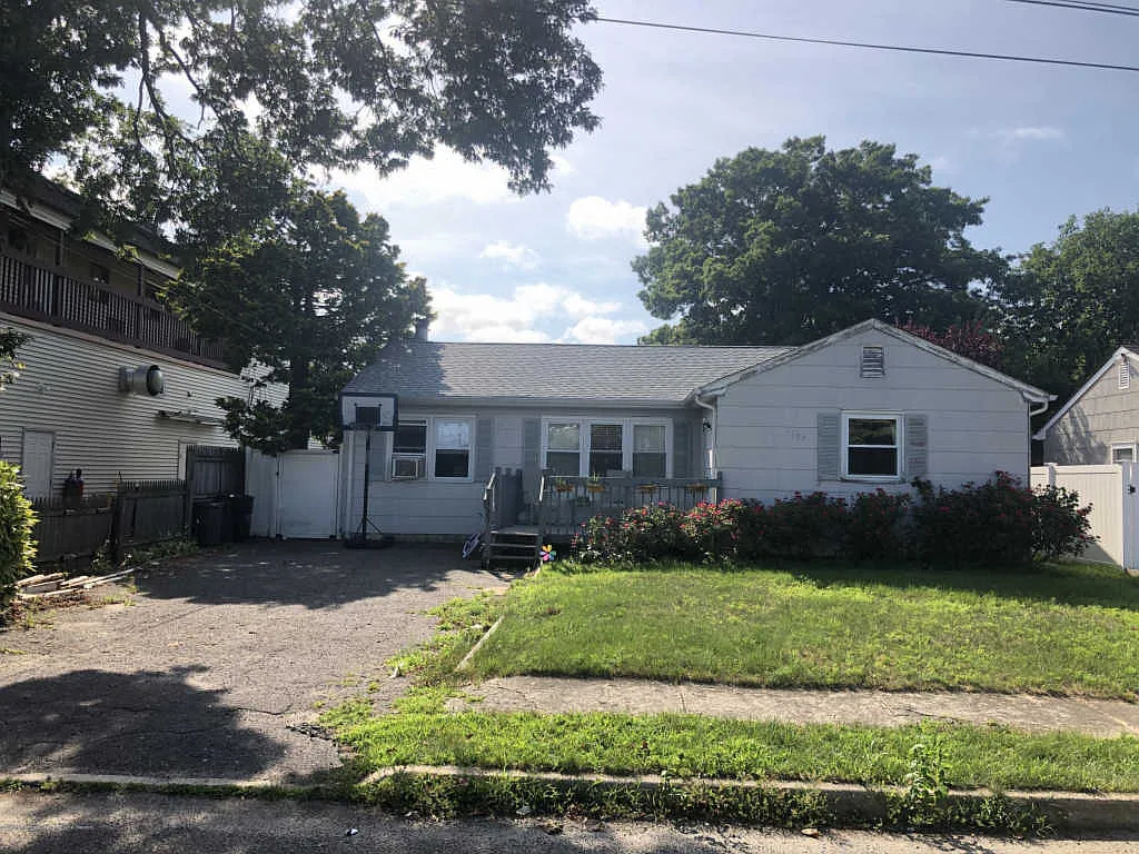 1227 Sunrise Ave photo 1