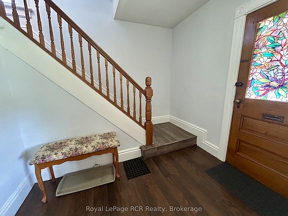 2nd image of 962 7th Ave E