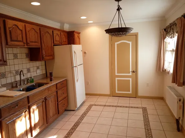 612 Front St, Freeland, PA 18224