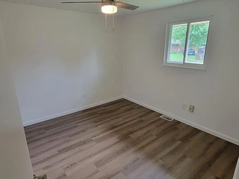 1527 Miami Ave — Photo 15