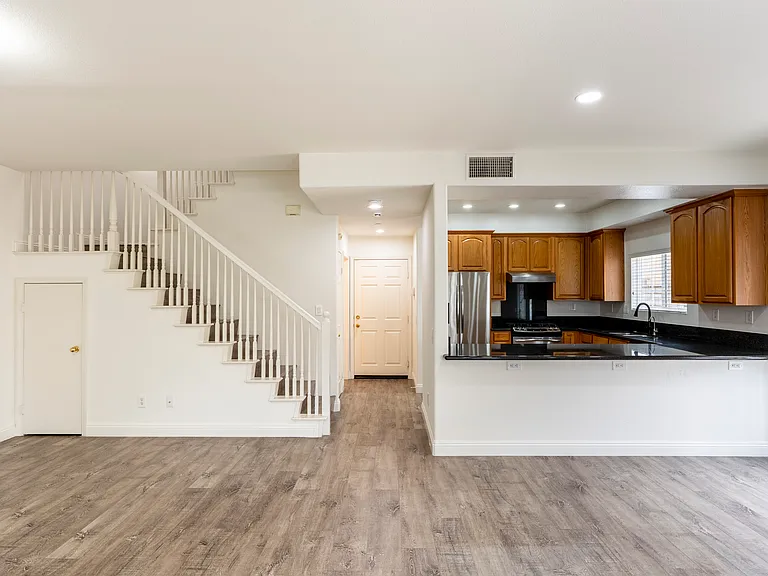 10623 Mona Way — Photo 5