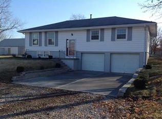 22711 NW Pink Hill Rd, Blue Springs, MO 64015